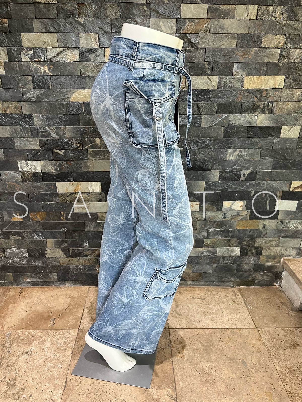 JEANS CARGO ESTAMPADO MARIPOSA