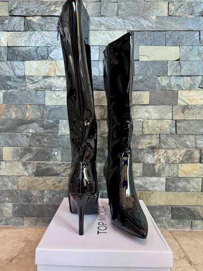 Botas de charol negro