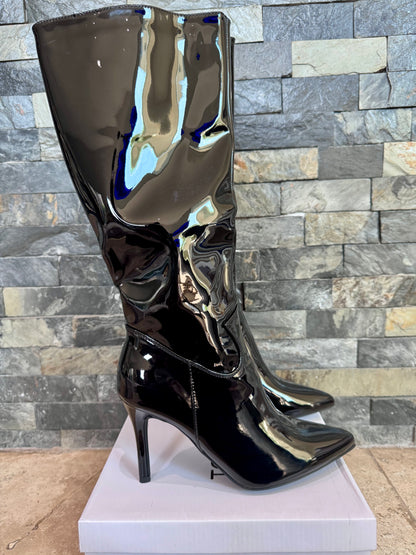 Botas de charol negro